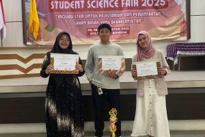 Nor Amelia & Amelia Khadijah Raih Juara 2 Debat Ilmiah Nasional Student Science Fair 2025